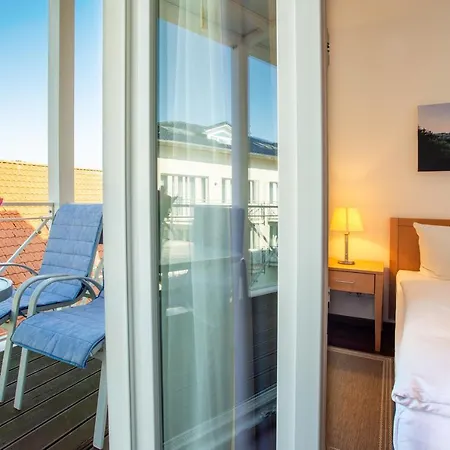 Helene - Nixe Mit Meerblick Und Strandkorb Am